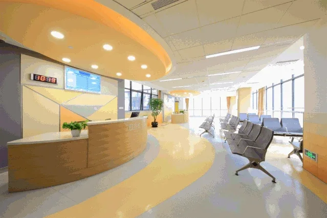 Shanghai Children’s Medical Center, Shanghai Jiao Tong University School of Medicine · Lobby · Clinical building reception