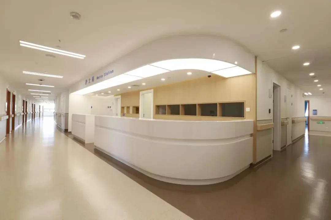 Shanghai Artemed Hospital · Ward corridor and nurses’ station at the Xinling Road campus