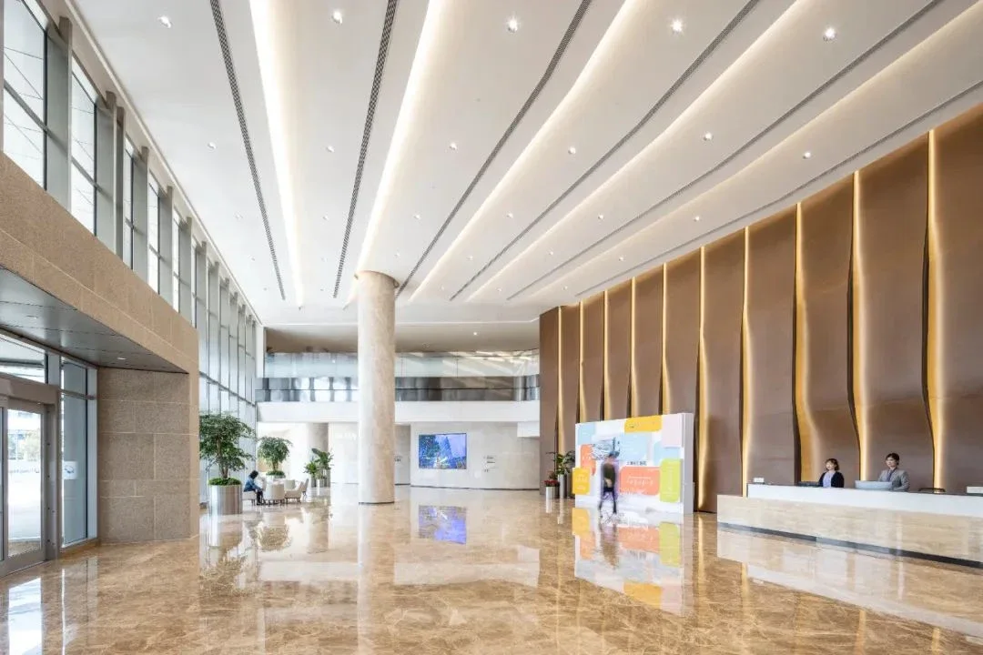 Parkway Shanghai Hospital · Lobby at the Jile Road campus