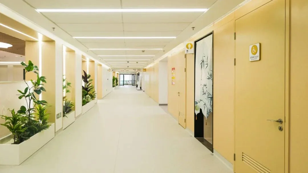 Shanghai Pulmonary Hospital · Corridor · Outpatient area