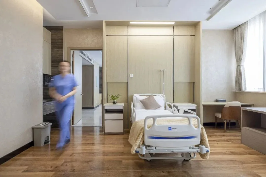 Parkway Shanghai Hospital · Ward at the Jile Road campus