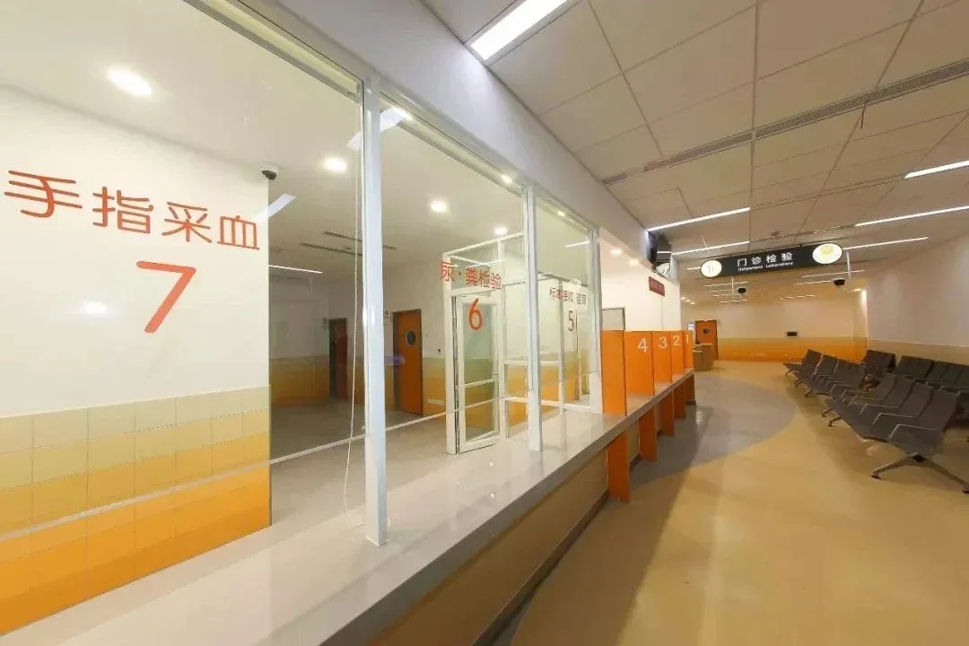 Shanghai Children’s Medical Center, Shanghai Jiao Tong University School of Medicine · Corridor · Outpatient laboratory area